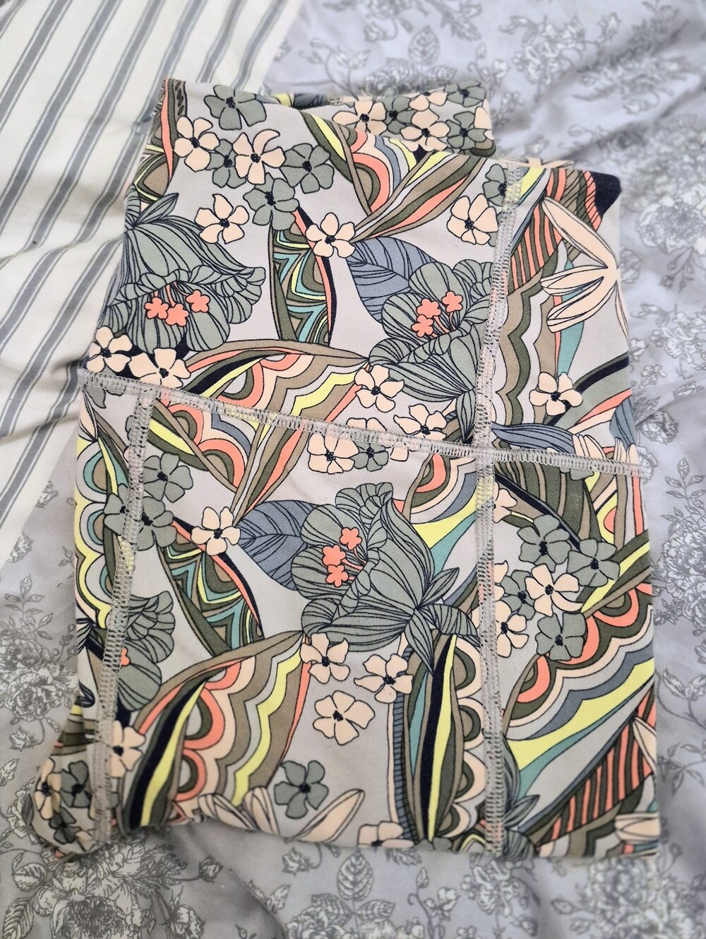 Victoria Secret's Victoria Sport Psychedelic Floral Leggings